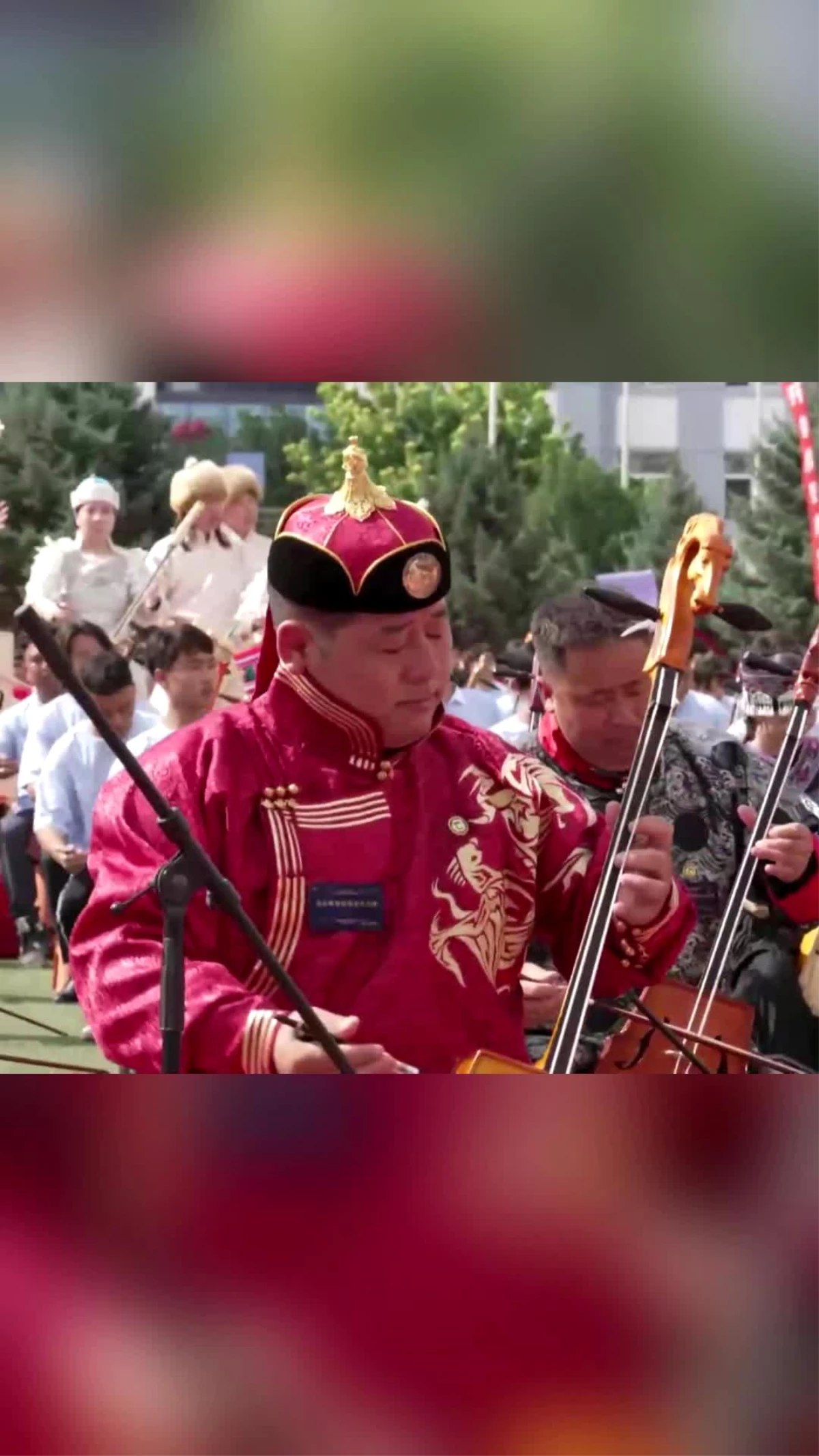 Çin\'de 2.356 müzisyen aynı anda \'morin huur\' çalarak Guinness Rekorları\'na girdi
