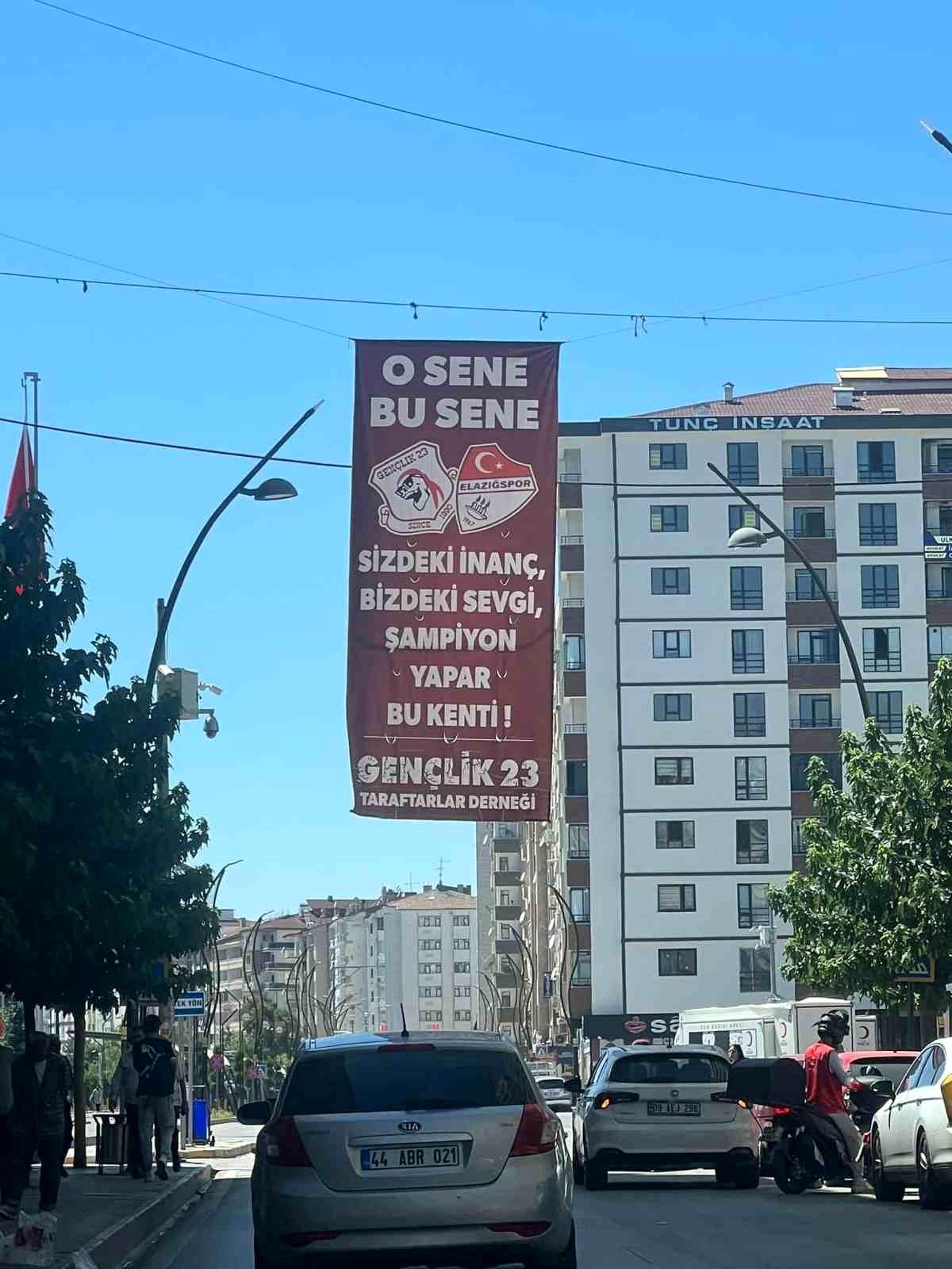 Elazığspor\'a Taraftarlardan Şampiyonluk Destek