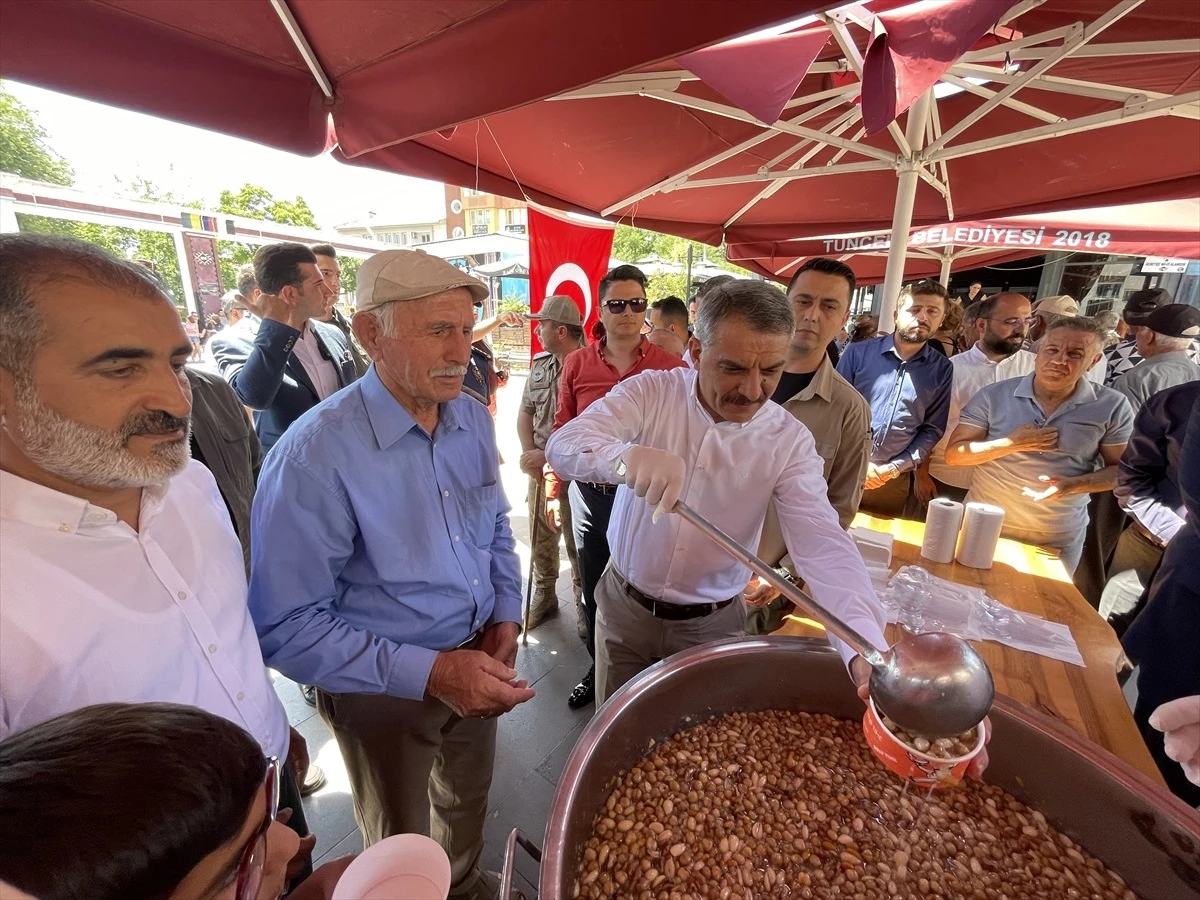 Erzincan ve Tunceli\'de Muharrem Ayı Dolayısıyla Aşure Dağıtıldı