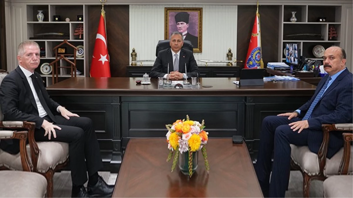 İçişleri Bakanı Ali Yerlikaya, İstanbul Valisi Davut Gül ve İl Emniyet Müdürü Zafer Aktaş ile asayiş toplantısı gerçekleştirdi