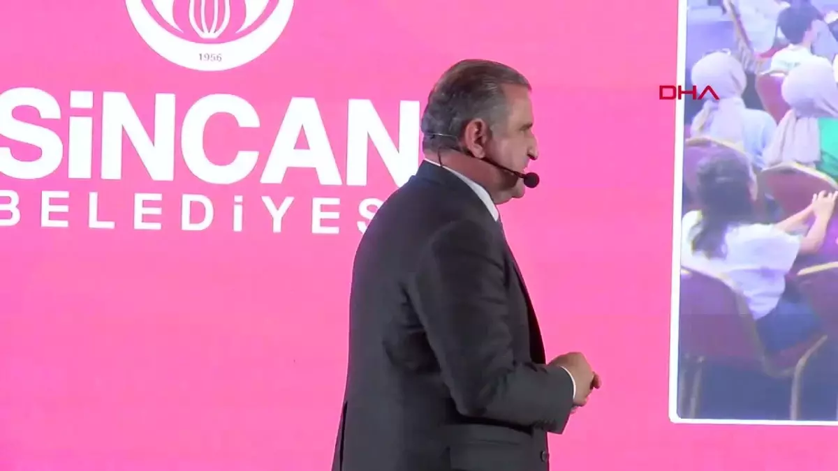 Gençlik ve Spor Bakanı Osman Aşkın Bak, üniversite tercihi yapacak aday öğrencilerle buluştu