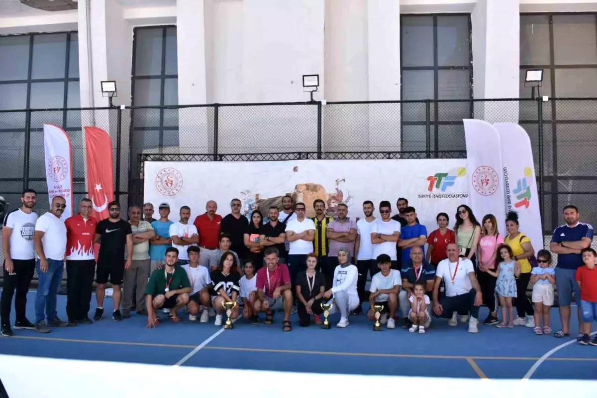 Elazığ\'da Harput Cup Tenis Turnuvası Ödül Töreniyle Son Buldu