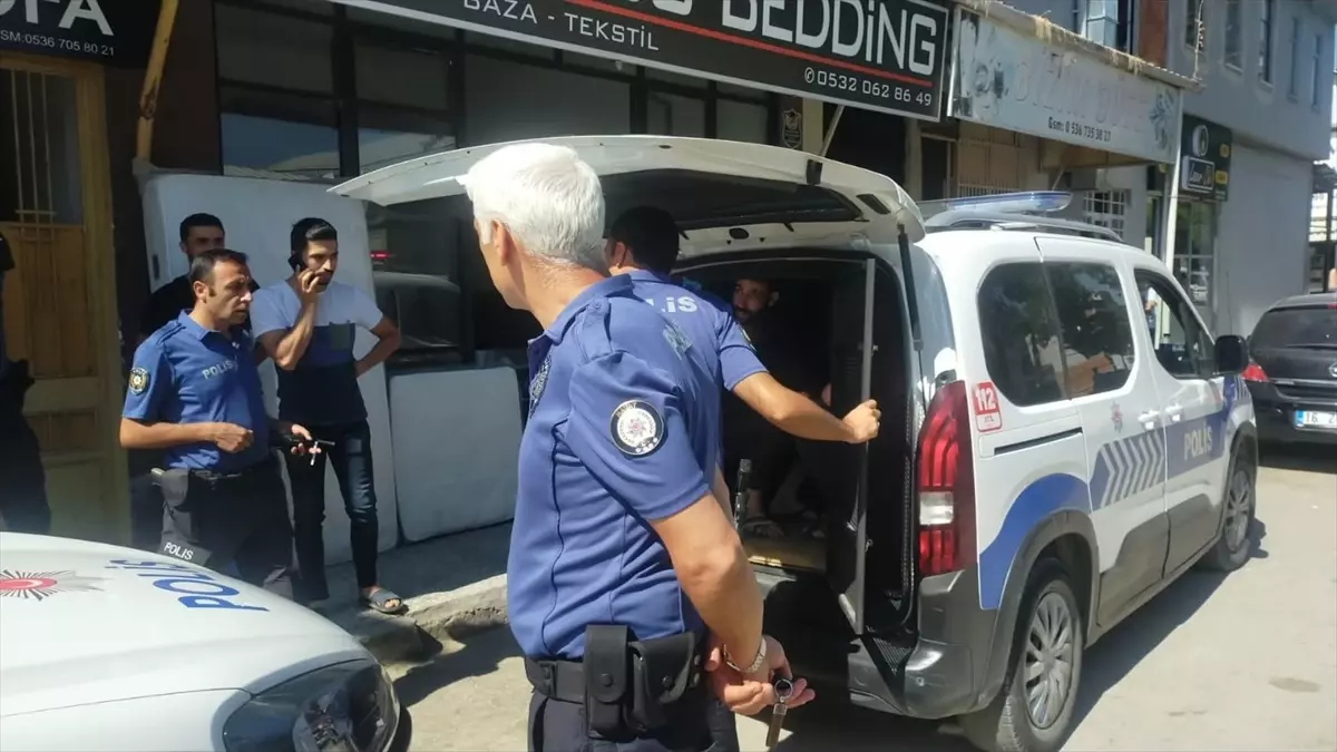 İnegöl\'de çıkan bıçaklı kavgada bir kişi yaralandı