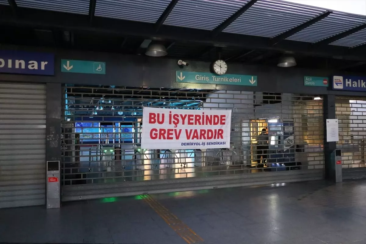 İzmir\'de Metro ve Tramvay Çalışanları Grevde