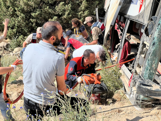 Kars'ta yolcu otobüsünün viyadükten uçtuğu kazada ölü sayısı yükseldi