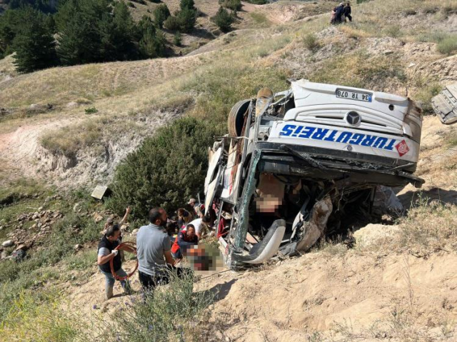 Kars'ta yolcu otobüsünün viyadükten uçtuğu kazada ölü sayısı yükseldi