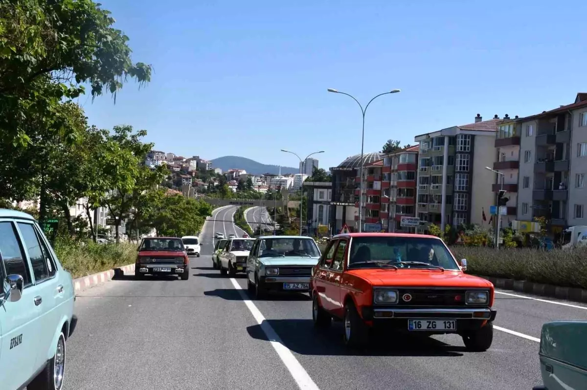 Bilecik\'te Klasik Otomobil Tutkunları Bir Araya Geldi