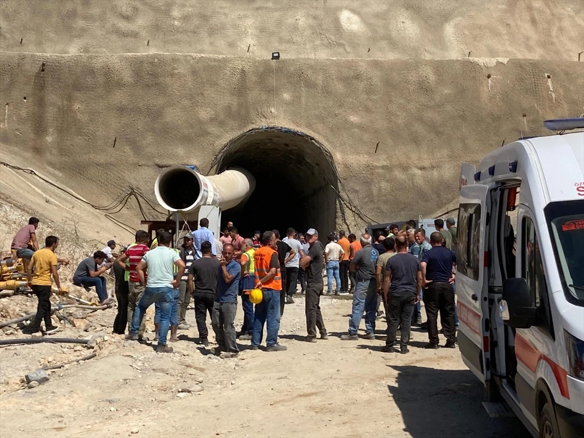 Manisa\'da hızlı tren tünelinde gaz sızıntısı: 2 işçi hastaneye kaldırıldı