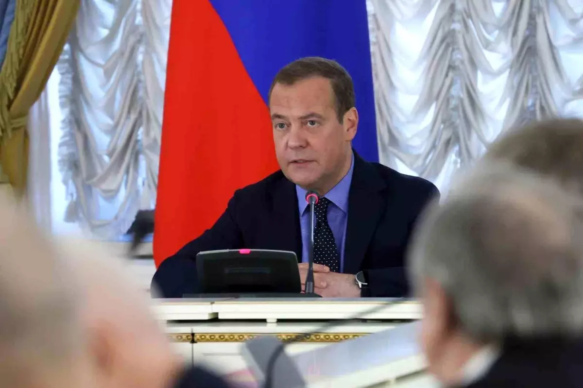 Rusya Güvenlik Konseyi Başkan Yardımcısı Medvedev\'den korkutan nükleer silah açıklaması