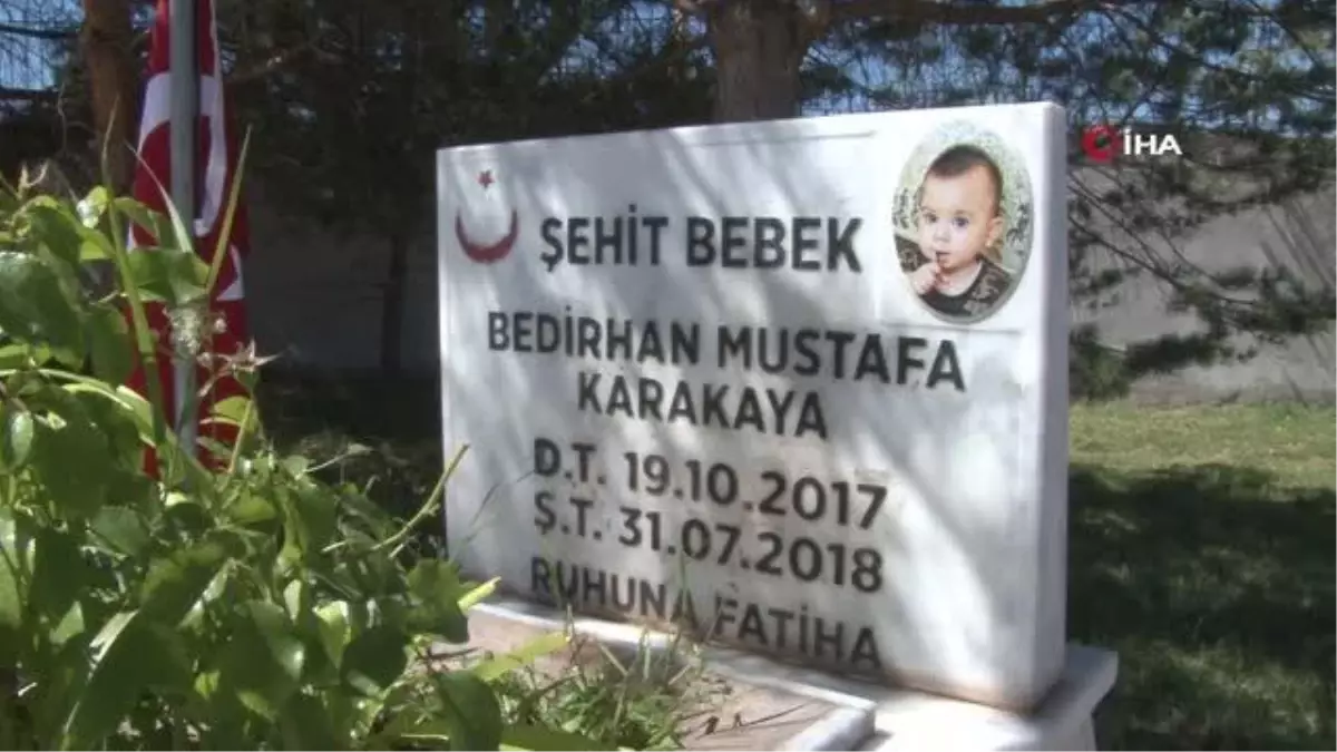 Şehit bebek Bedirhan ve annesi mezarı başında anıldı