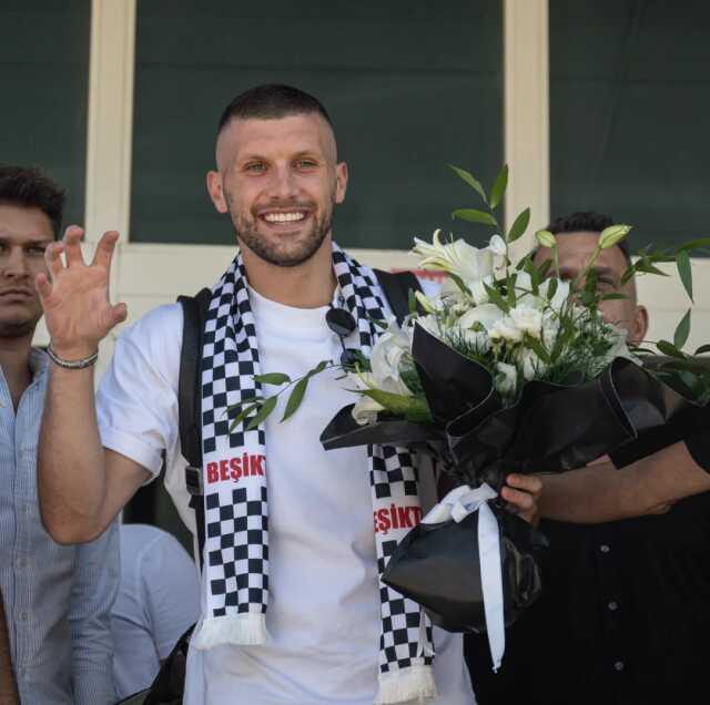 Son Dakika: Beşiktaş, Ante Rebic'in transferini KAP'a bildirdi