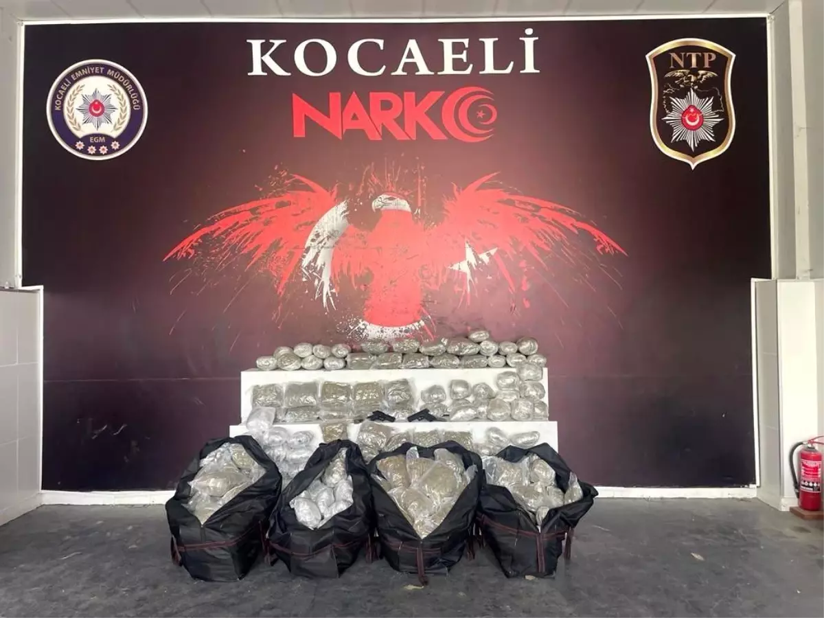 TEM\'de polisi peşine takan otomobillerden 119 kilo uyuşturucu çıktı