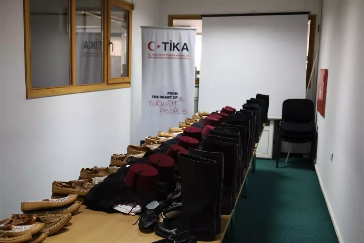 TİKA, Bosna Hersek\'te geleneksel halk oyunları için kıyafet desteği sağladı