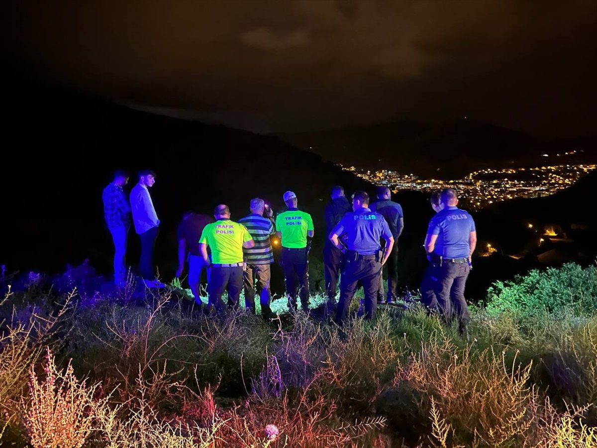 Tokat\'ta Otomobil Uçuruma Düştü, Sürücü Son Anda Kurtarıldı