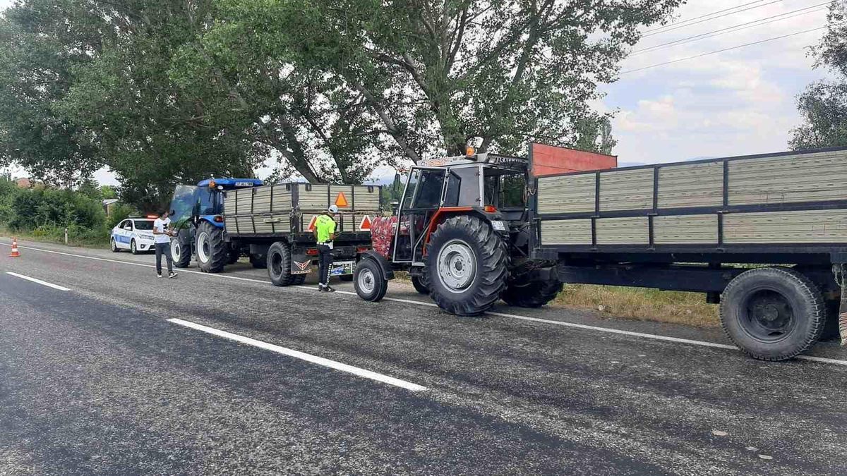 Kastamonu\'da traktör kazalarını önlemek için reflektör denetimi yapıldı