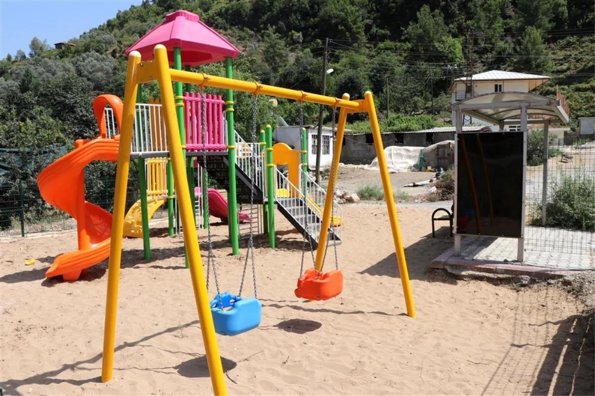 Alanya Belediyesi, Dere, Türktaş ve Bıçakçı Mahallelerine parklar yaparak hizmete sundu