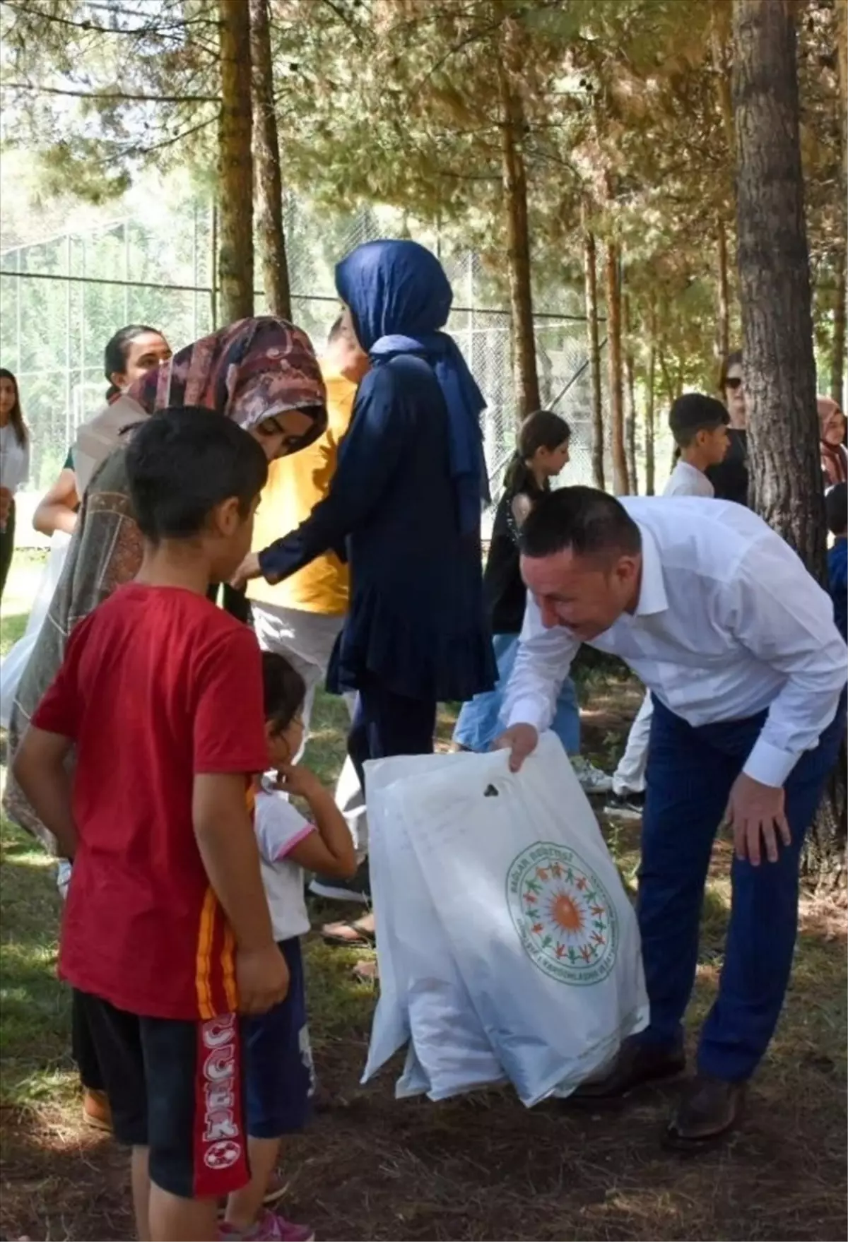 Bağlar Belediyesi, 51 çocuğa giysi desteği sağladı