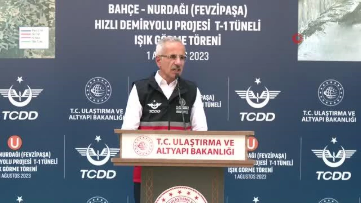 Bakan Uraloğlu, Bahçe-Nurdağı Varyantı Demir Yolu Tüneli Işık Görme Töreni\'ne katıldı