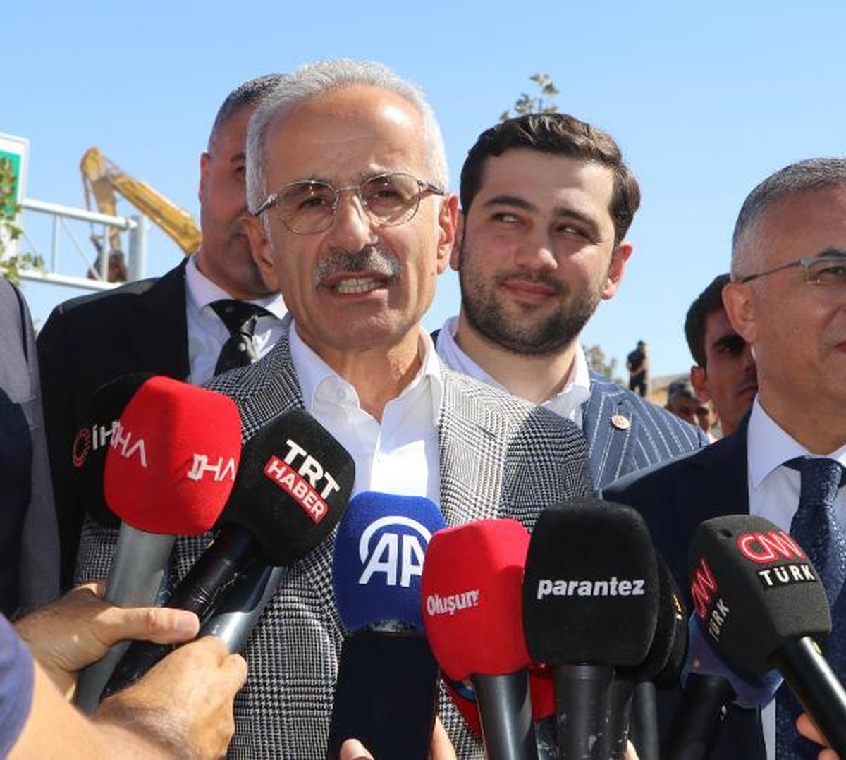 Ulaştırma Bakanı Abdulkadir Uraloğlu, Gaziantep Şehir Hastanesi Kavşağı\'nda İncelemelerde Bulundu