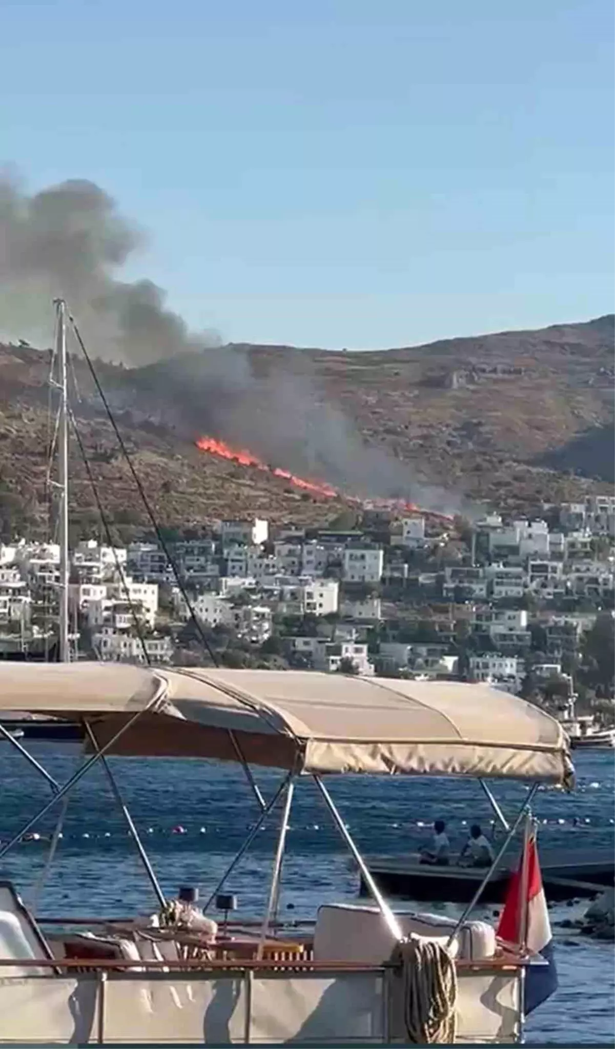 Bodrum Türkbükü Mahallesinde Otluk Yangını