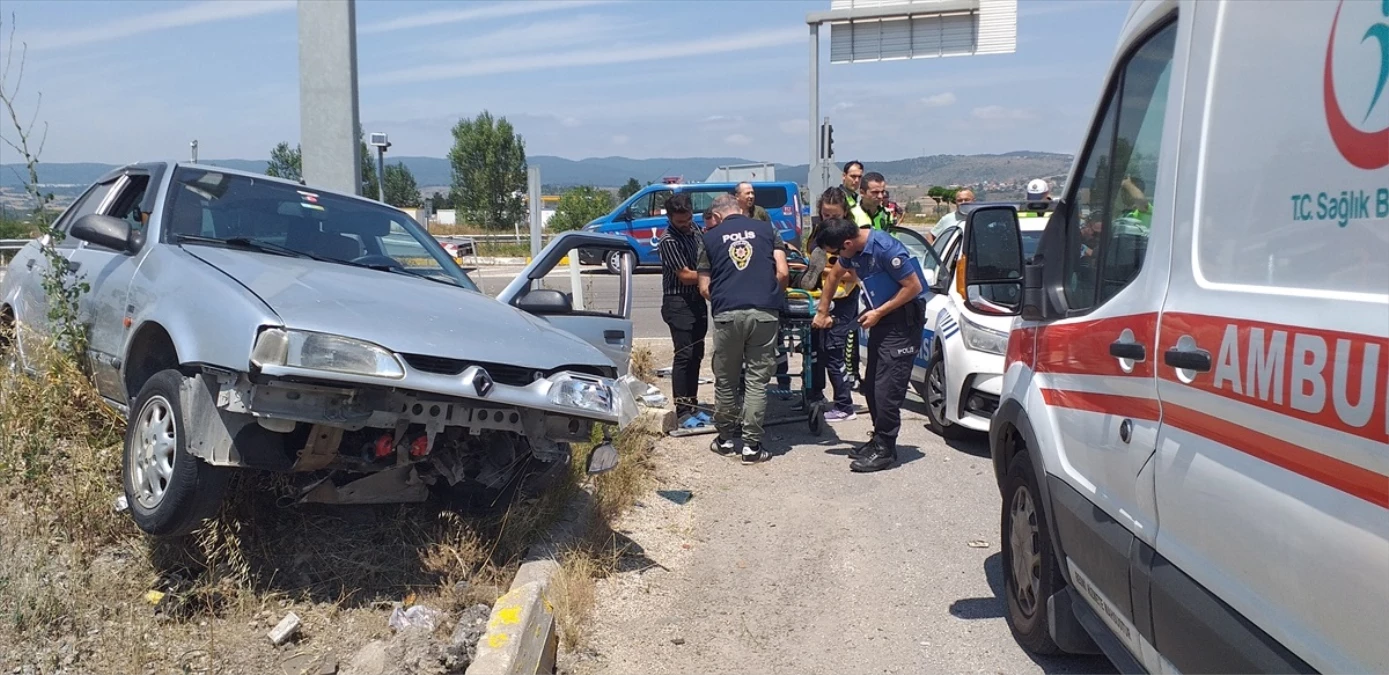 Bolu\'da Otomobil Çarpışması: 1 Yaralı