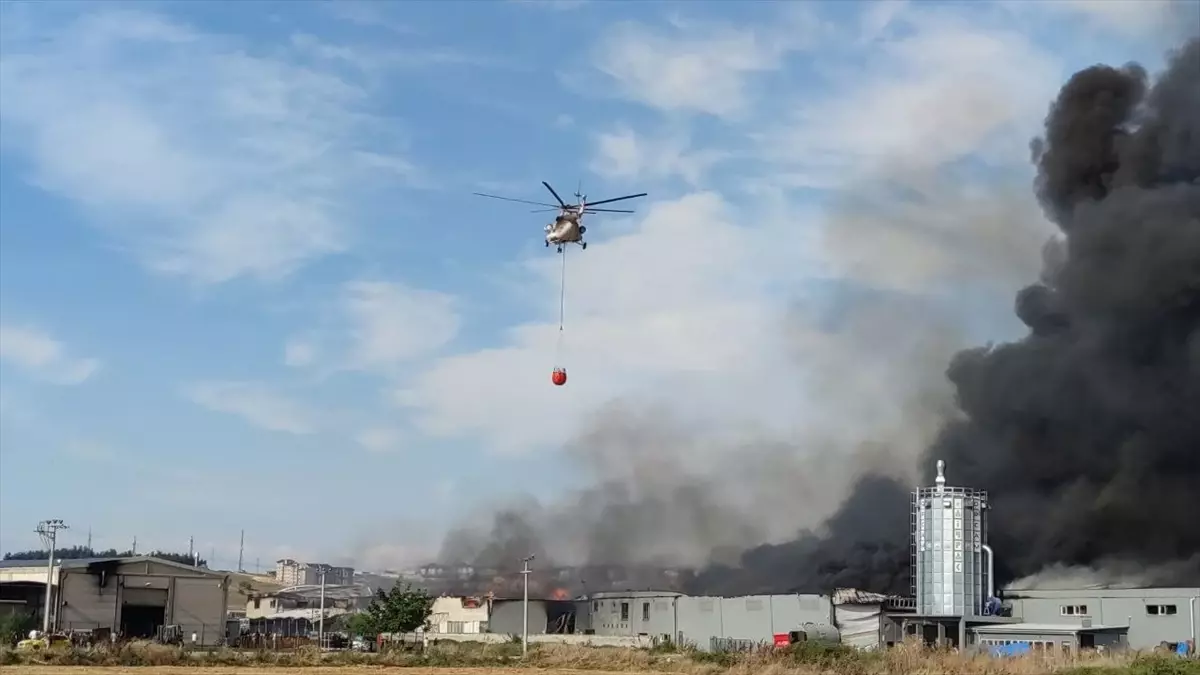 Bursa'da sanayi bölgesindeki yangına müdahale ediliyor