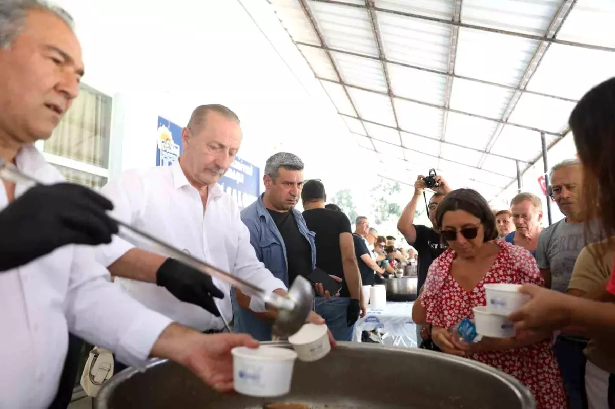 Didim Belediyesi Muharrem Ayı Dolayısıyla Vatandaşlara Aşure İkramında Bulundu