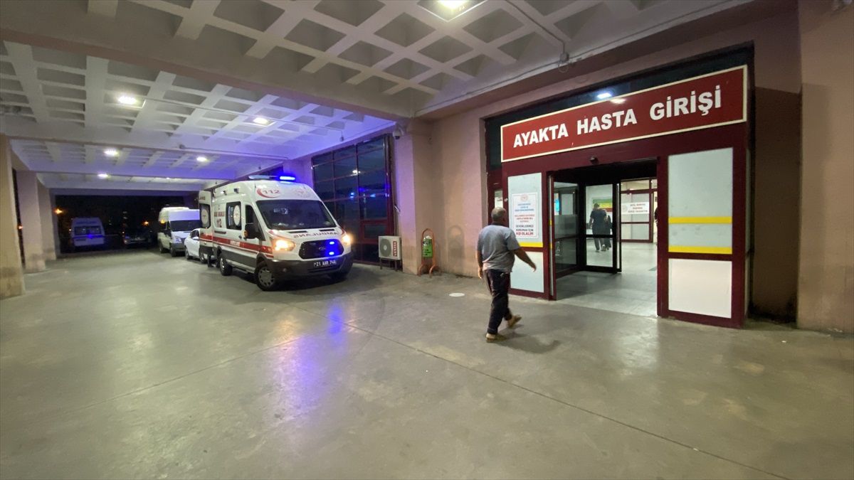Diyarbakır\'da 112 Acil Sağlık ekibine saldırı: 2 sağlık çalışanı bıçaklandı, 2\'si darbedildi