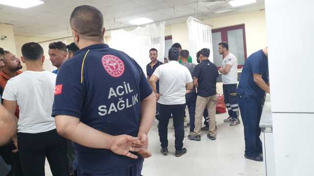 Diyarbakır'da yol verme tartışmasında 4 sağlıkçı bıçaklandı