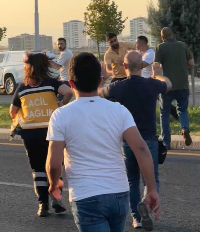 Diyarbakır'da yol verme tartışmasında 4 sağlıkçı bıçaklandı