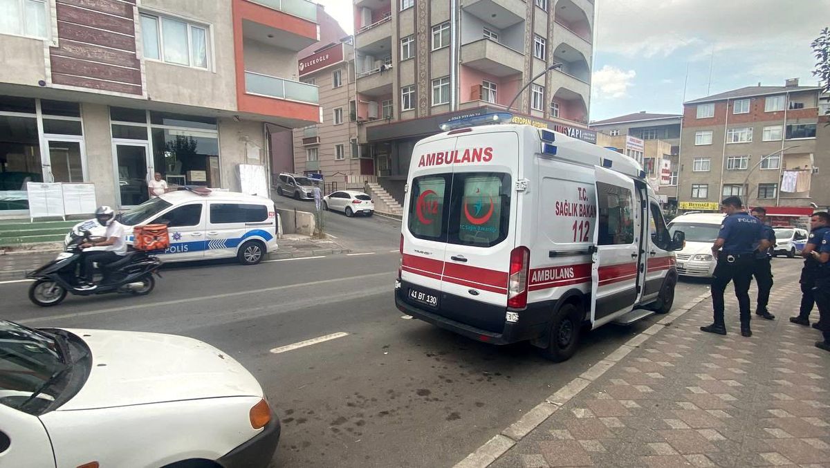 Gebze\'de dükkan önüne araç park etme tartışması kavgaya dönüştü, esnaf tabancayla vuruldu