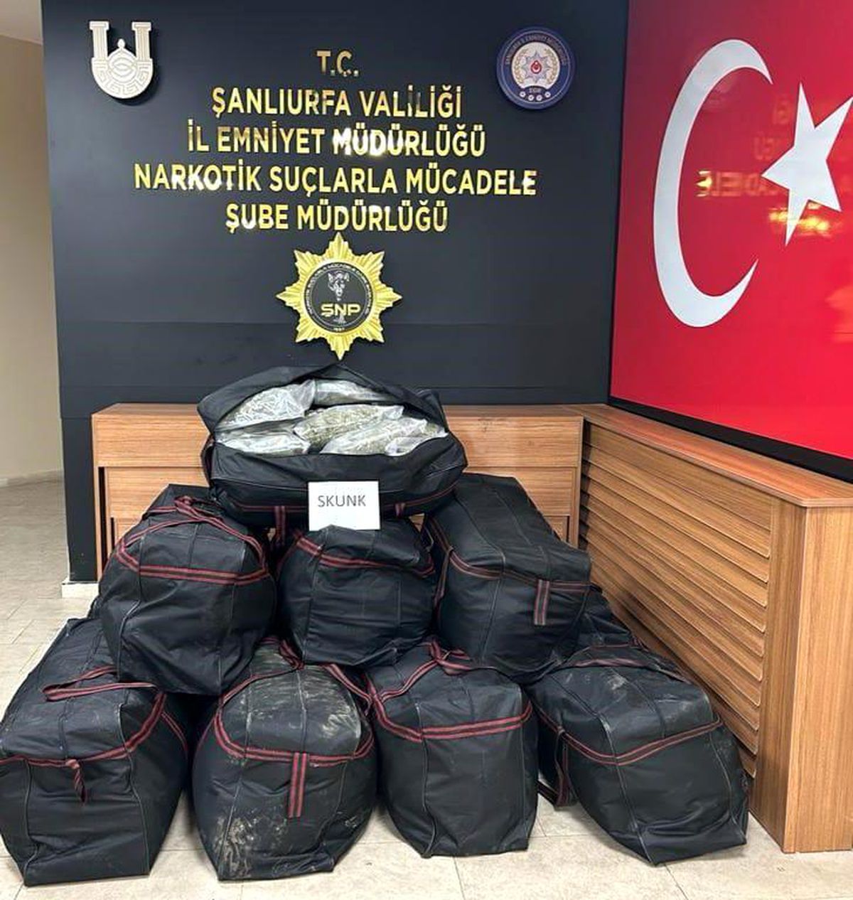 Şanlıurfa\'da 177 Kilogram Skunk Maddesi Ele Geçirildi