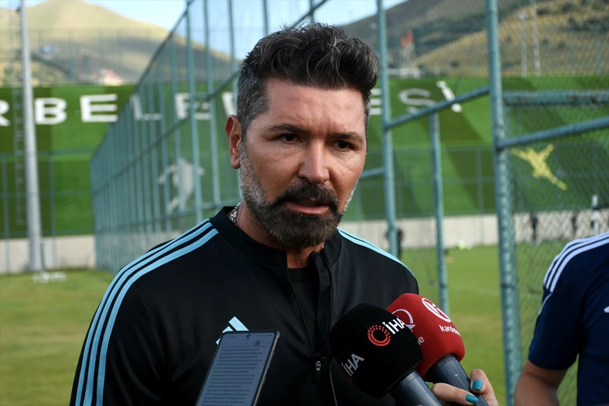 Erzurumspor FK Teknik Direktörü Hakan Kutlu: \'Transfer yasağına rağmen takımın kadrosunu koruduk\'