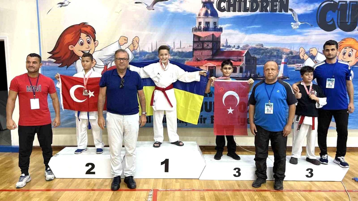 Eskişehir Gençlik ve Spor İl Müdürlüğü sporcuları Marmara Cup\'ta üçüncü oldu