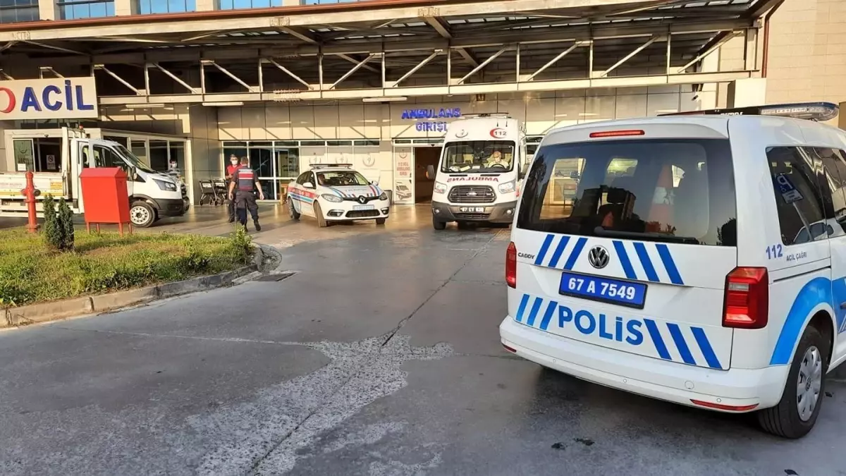 Zonguldak\'ta ev sahibi ile kiracı arasında kavga: Bir kişi keser darbesiyle yaralandı