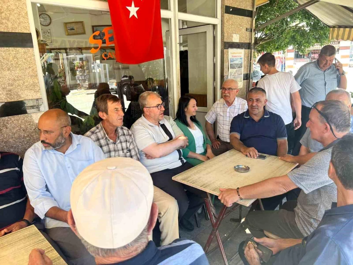 AK Parti Bilecik İl Başkanı Serkan Yıldırım, Pazaryeri\'nde esnaf ve halk ile buluştu