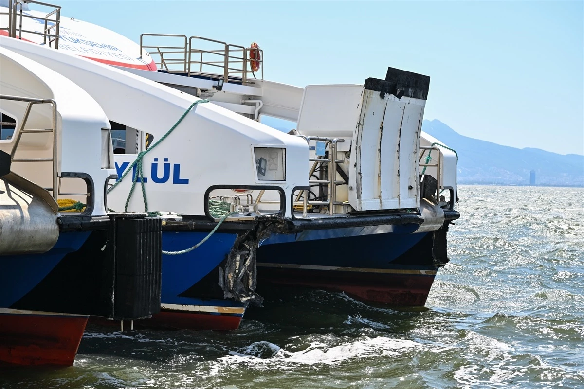 İzmir Körfezi\'nde Gemide Makine Arızası: Karaya Çarptı