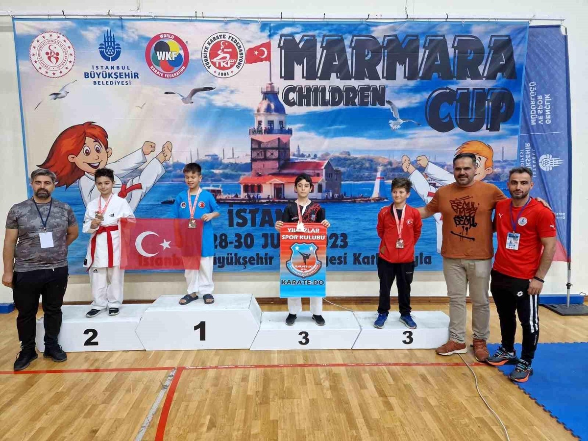 Körfezli Karateciler Marmara Cup\'ta Şampiyonluk ve Üçüncülük Madalyası Kazandı