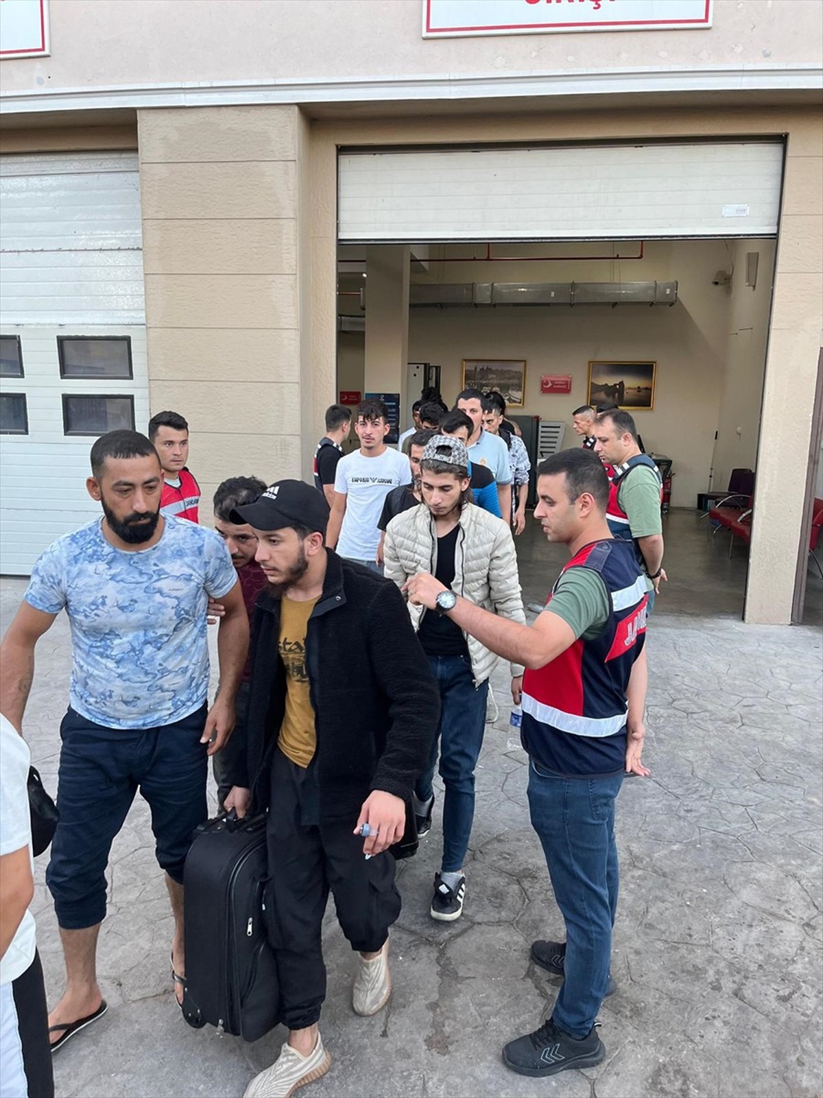 Kocaeli\'de 37 düzensiz göçmen ülkelerine gönderildi