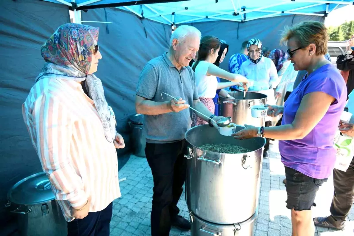 Lapseki Belediyesi Muharrem Ayı Dolayısıyla Aşure İkramında Bulundu