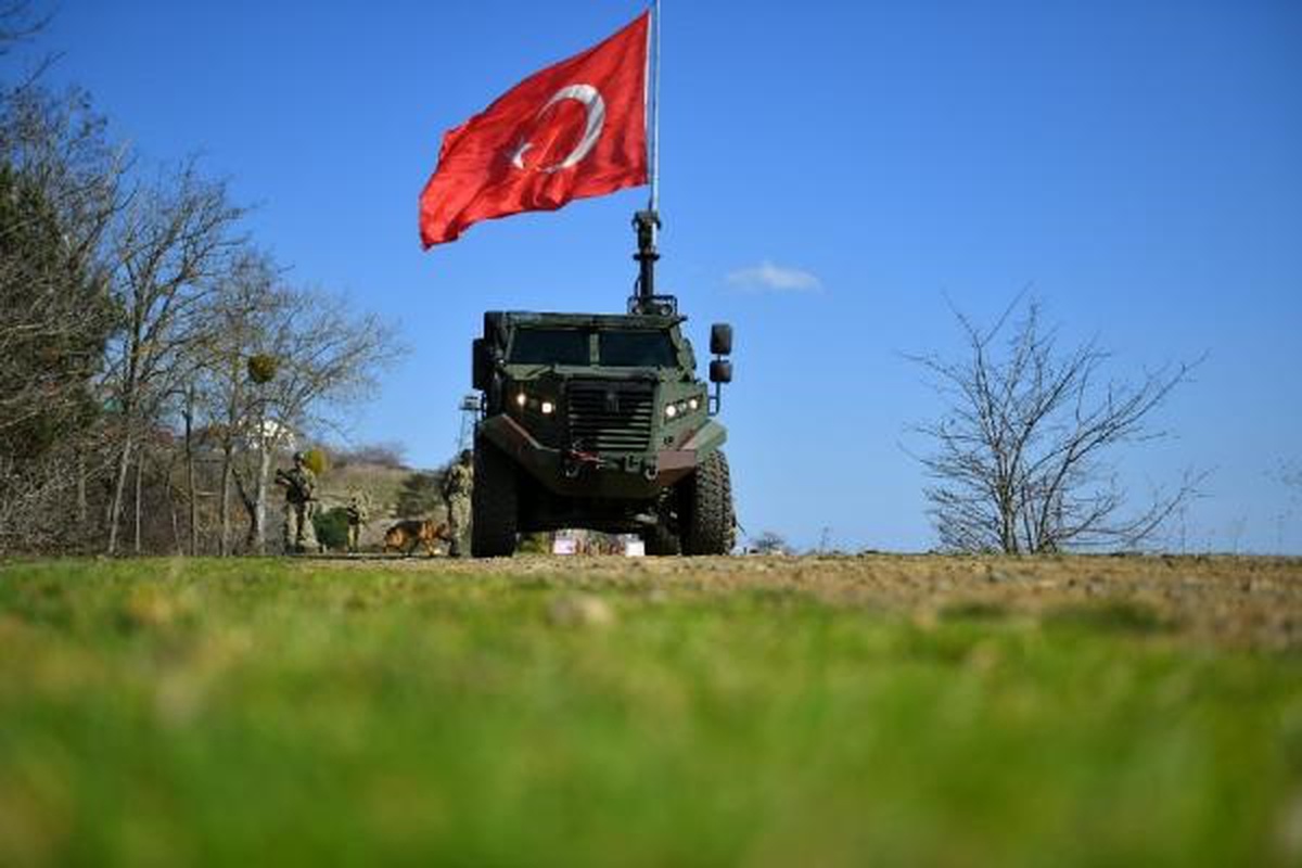 MSB, Yunanistan\'a geçmeye çalışan 2\'si FETÖ mensubu 3 kişiyi yakaladı