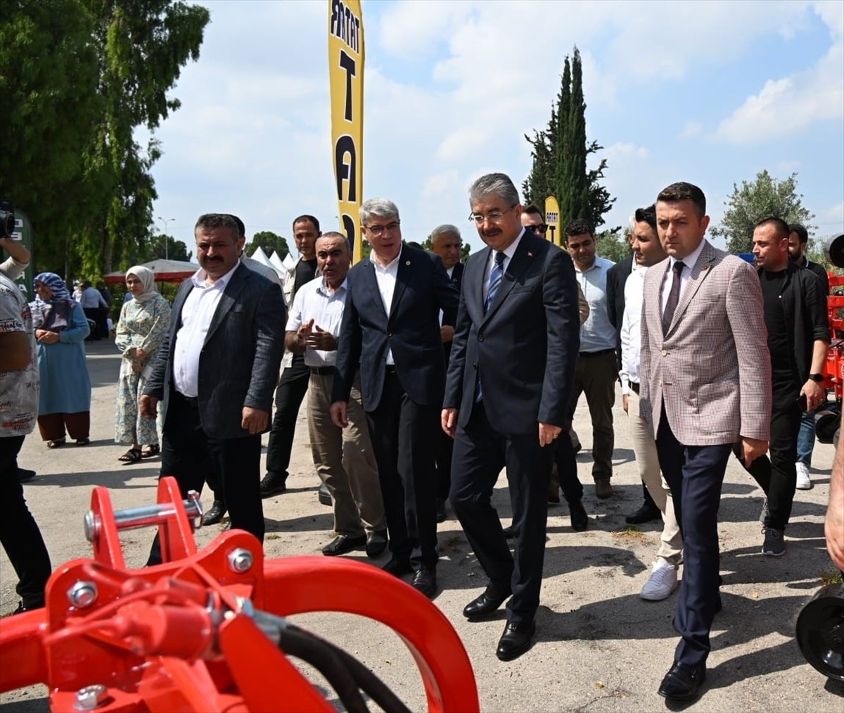 Osmaniye\'de çiftçilere hibe destekli makine ve ekipman dağıtıldı