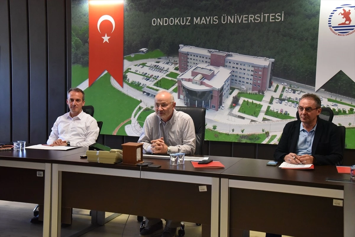 OMÜ Rektörü Prof. Dr. Yavuz Ünal, tercih sürecinde adaylarla buluştu