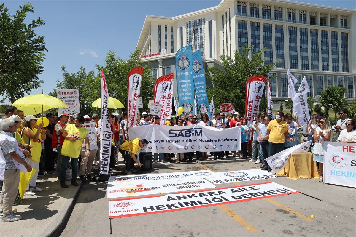 Sağlık Çalışanları İş Bıraktı, Özlük Hakları İçin Mücadele Ediyor