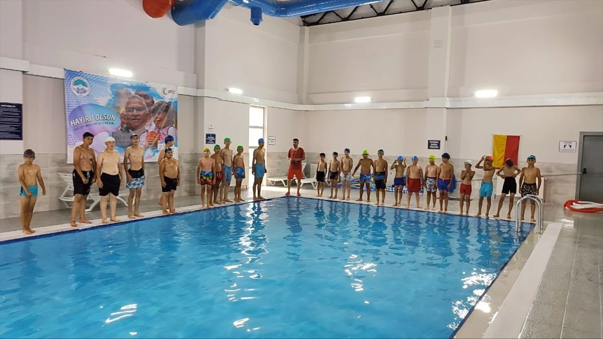 Kayseri Sarıoğlan\'da Yeni Yüzme Havuzu Hizmete Açıldı