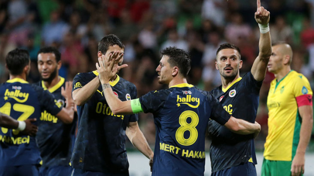 Son Dakika: UEFA Konferans Ligi 2. ön eleme turu rövanş maçında Fenerbahçe, Zimbru'yu deplasmanda 4-0 mağlup etti