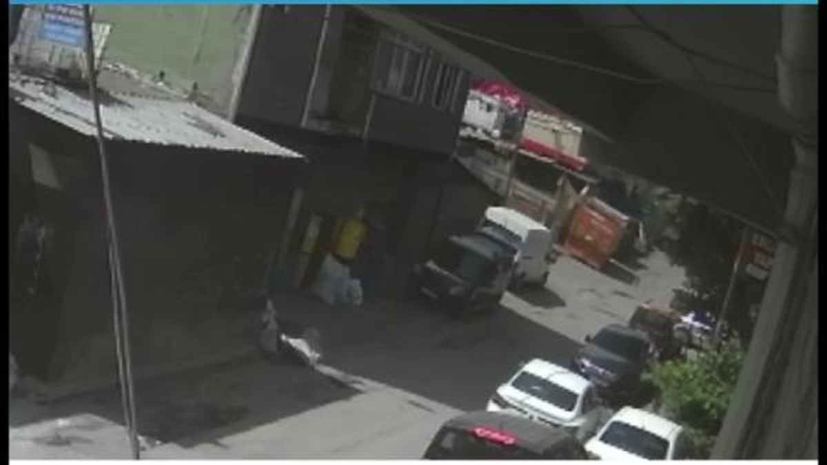 Sultangazi\'de Elektrik Kabloları Yine Patladı