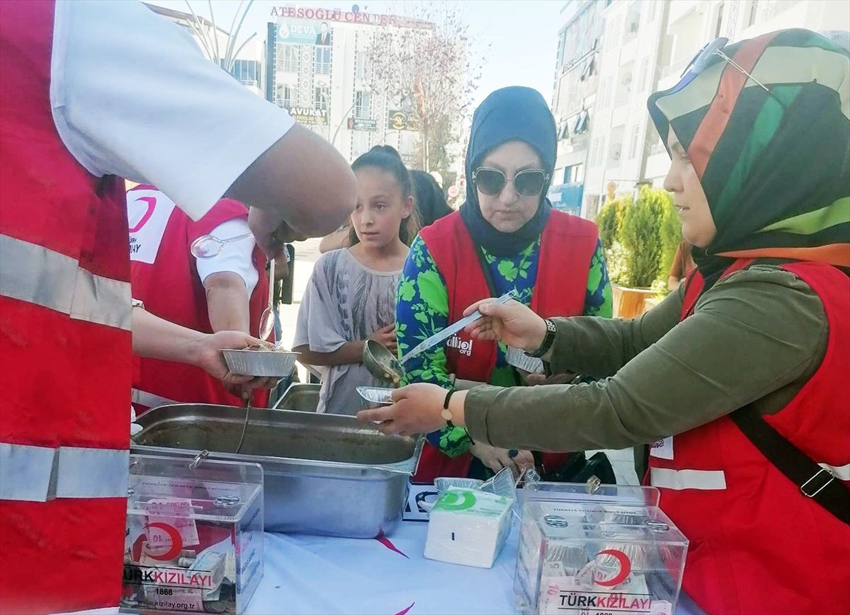 Türk Kızılay Sorgun Şubesi, 500 kişiye aşure ikram etti