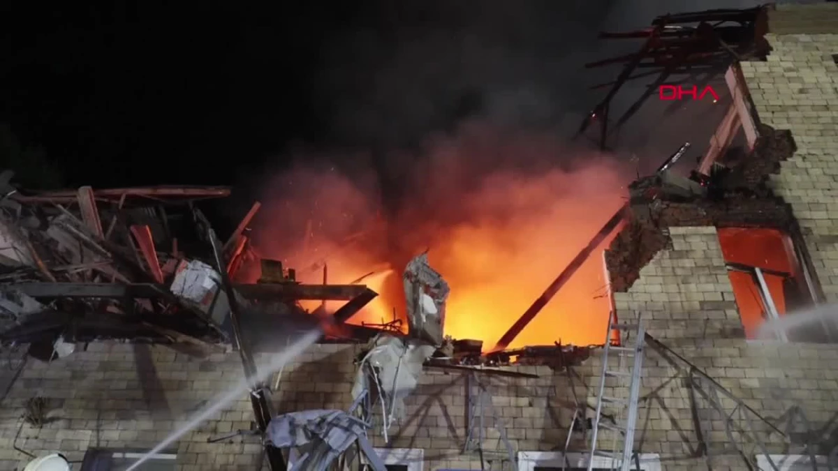Rusya\'nın Ukrayna\'ya saldırısı sonucu Harkiv kentindeki binalar yıkıldı