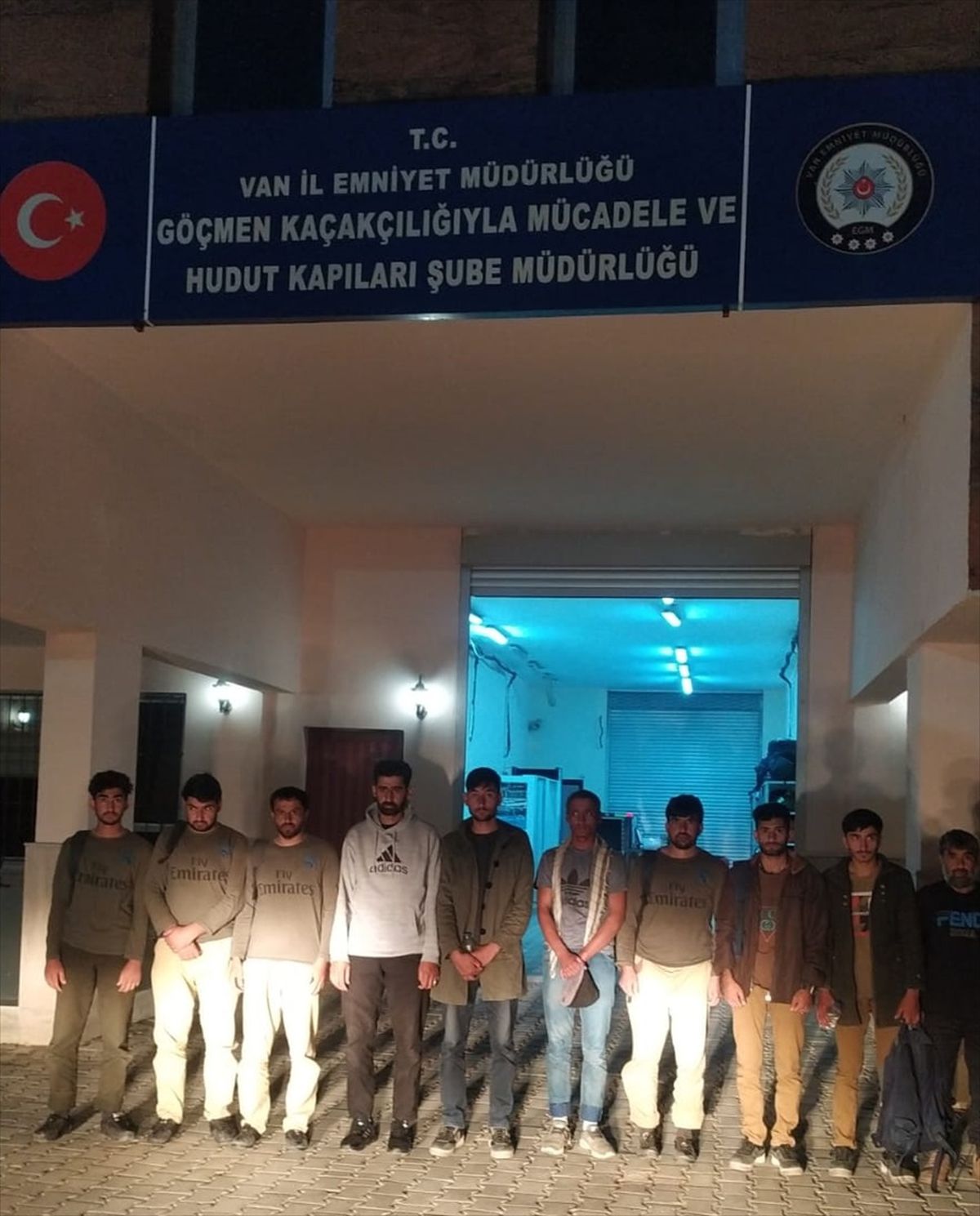Van\'da 10 düzensiz göçmen yakalandı, bir şüpheli gözaltına alındı